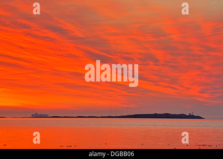 Sunrise-Farben auf Wolken über Trial Insel Victoria British Columbia Kanada Stockfoto