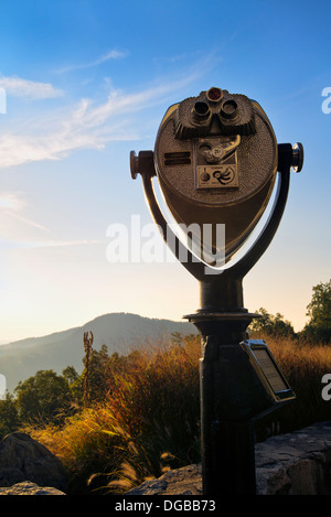 Münze betriebenen Fernglas auf "Chimney Rock" North Carolina mit Blick auf Lake Lure Stockfoto