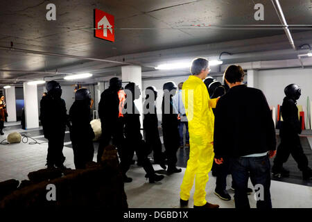 Cavendish Square, London, UK. 17. Oktober 2013. Kunstmesse statt in Q-Park-Tiefgarage, zentrales London Credit: Rachel Megawhat/Alamy Live News Stockfoto