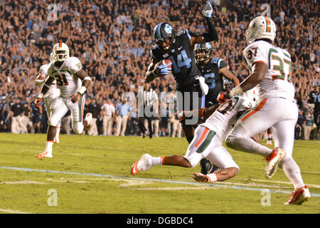 Chapel Hill, NC, USA. 17. Oktober 2013. 17. Oktober 2013: Quinshad Davis #14 läuft die Fußball während der NCAA Football-Spiel zwischen der University of North Carolina Tarheels und die University of Miami Hurricanes Kenan Memorial Stadium in Chapel Hill NC. Die Hurricanes besiegten die Tarheels 27-23. Bildnachweis: Csm/Alamy Live-Nachrichten Stockfoto