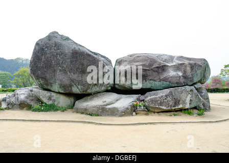 Steinen bilden eine alte Grabstätte / Grab Stockfoto