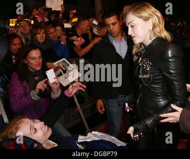 Berlin, Deutschland. 17. Oktober 2013. Madonna kümmern sich um die Eröffnungsveranstaltung von ihrem Fitnessclub "Hard Candy" in Berlin. 17. Oktober 2013. Bildnachweis: Dpa picture Alliance/Alamy Live News Stockfoto