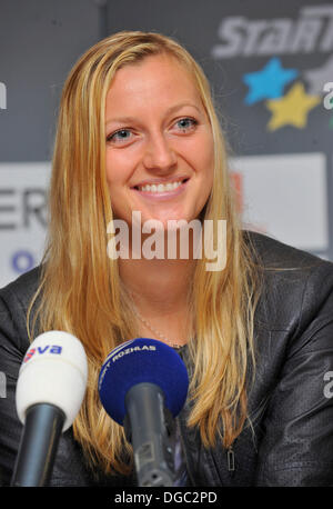 Prostejov, Tschechische Republik. 18. Oktober 2013. Tschechischer Tennisspieler Petra Kvitova ist während einer Pressekonferenz vor der Teilnahme von Petra Kvitova bei WTA Tour Championships in Istanbul zu sehen. Petra Kvitova ist in Prostejov, Tschechische Republik, 18. Oktober 2013 gesehen. © Ludek Perina/CTK Foto/Alamy Live-Nachrichten Stockfoto