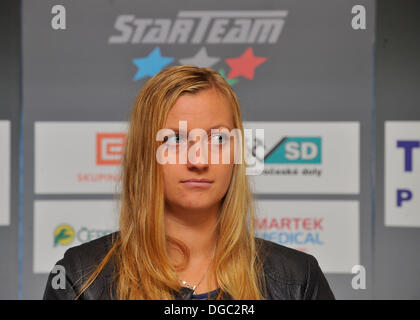 Prostejov, Tschechische Republik. 18. Oktober 2013. Tschechischer Tennisspieler Petra Kvitova ist während einer Pressekonferenz vor der Teilnahme von Petra Kvitova bei WTA Tour Championships in Istanbul zu sehen. Petra Kvitova ist in Prostejov, Tschechische Republik, 18. Oktober 2013 gesehen. © Ludek Perina/CTK Foto/Alamy Live-Nachrichten Stockfoto