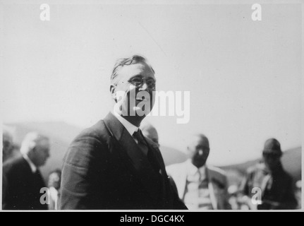 Dieses Bild zeigt Präsident Franklin D. Roosevelt in Lake Placid, New York, wo er Urlaub machte und sich erholte. Das Foto spiegelt seine Nutzung von Ruhezeiten wider, um seine Gesundheit während seines Amtes zu verwalten. Stockfoto