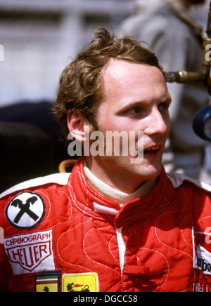 Niki Lauda, österreichischer Rennfahrer, Formel 1 World Championship 3 Mal im Jahr 1975, 1977 & 1984 gewonnen hat. Fotografiert im Jahr 1975. Stockfoto