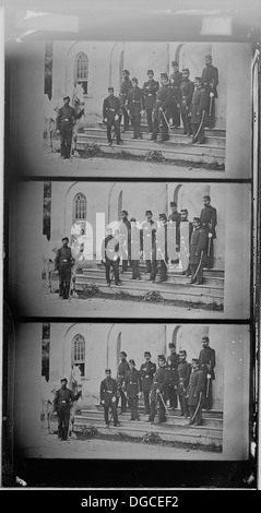 Dieses Foto zeigt General Irvin McDowell mit seinem Stab von acht Offizieren. McDowell war während des Amerikanischen Bürgerkriegs General der Union. Stockfoto