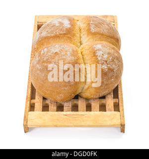 Vier Brötchen Brot auf Holz Schneidebrett auf weißem Hintergrund, flachen Fokus Stockfoto