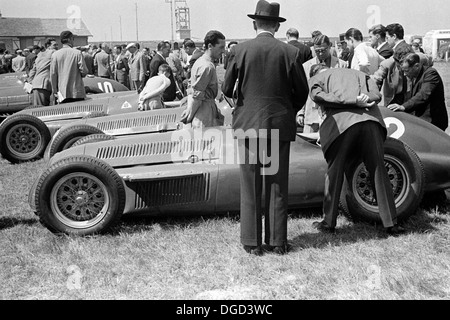 Alfa Romeo 158 Alfettas im Fahrerlager am Grand Prix von Frankreich, Reims, Frankreich 1951. Stockfoto