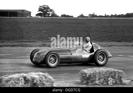 Fangio fahren einen Alfa Romeo 158 Alfetta in der International Trophy in Silverstone, England 1950. Stockfoto