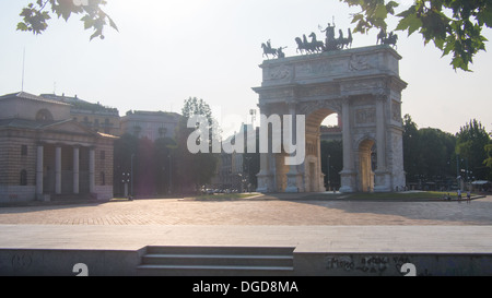 Arco Della Pace "Peace Arch" im Parco Sempione in der Nähe von Castello Sforzesco (Castello Sforzesco), Mailand, Lombardei, Italien Stockfoto