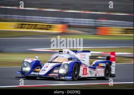 Shinozuka, Japan FUJI International Speedway. 18. Oktober 2013. 6 Stunden Ausdauer WEC FIA-Rennen, Praxis. #8 TOYOTA RACING (JAP) TOYOTA TS030 HYBRIDE ANTHONY DAVIDSON (GBR) Sébastien BUEMI (CHE) STEPHANE SARRAZIN (FRA) Credit: Action Plus Sport/Alamy Live News Stockfoto