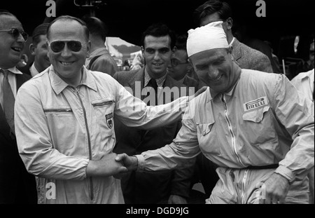 BRM Fahrer Parnell, 1950 World Champion Farina von Alfa Romeo Team Gruben, British Grand Prix Silverstone England 14. Juli 1951. Stockfoto