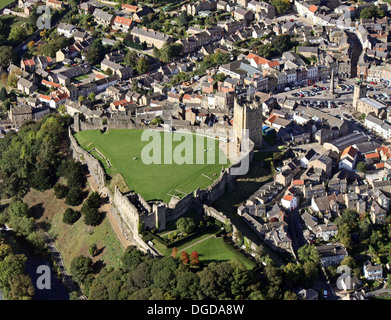 Luftaufnahme von Richmond Town in North Yorkshire, einschließlich der Marktplatz und das Schloss Stockfoto