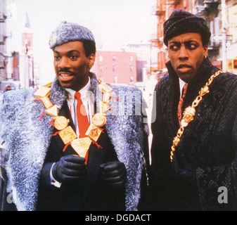 COMING TO AMERICA 1988 Paramount Pictures Film mit Eddie Murphy auf der linken Seite und Arsenio Hall Stockfoto