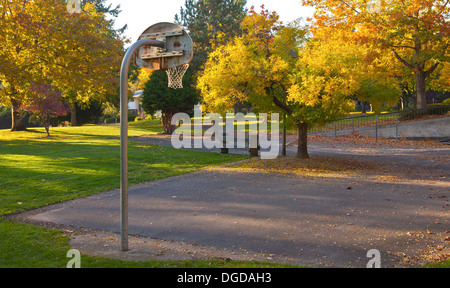 Öffentlicher Park im Herbst Farben Gresham OR. Stockfoto