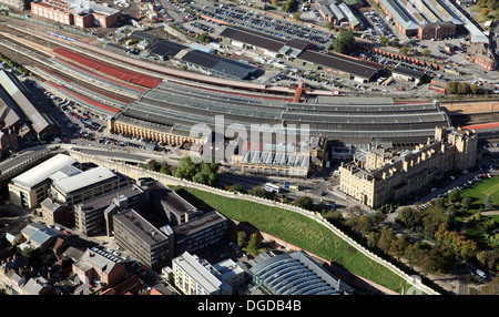 Luftbild des Bahnhofs York in York, North Yorkshire Stockfoto