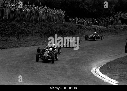 500ccm Formel 3 Autos Rennen auf der Rennstrecke in Crystal Palace, England, 19. September 1953 Anerley Rampe. Stockfoto