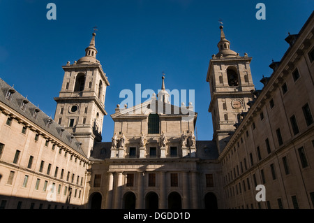 Königliche Kloster von San Lorenzo de El Escorial. Madrid, Spanien. Fassade der Basilika Stockfoto