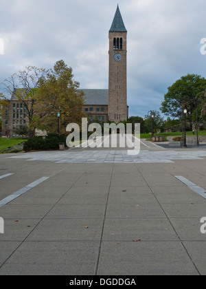 McGraw-Turm aka Glockenspiel aus der Mall an der Cornell University in Paula, New York. Stockfoto