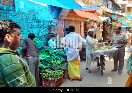 Straßenmarkt in Haridwar, Indien Stockfoto