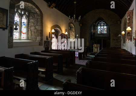 Das Innere der St. Carantoc's Church im Crantock Village in Cornwall, Großbritannien. Stockfoto