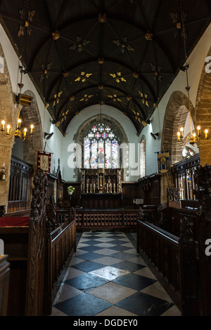 Das Innere der St. Carantoc's Church im Crantock Village in Newquay in Cornwall, Großbritannien. Stockfoto