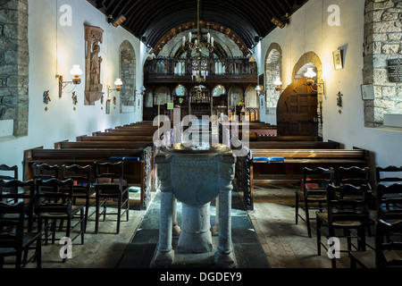 Das Innere der St. Carantoc's Church im Crantock Village in Newquay in Cornwall. UK. Stockfoto