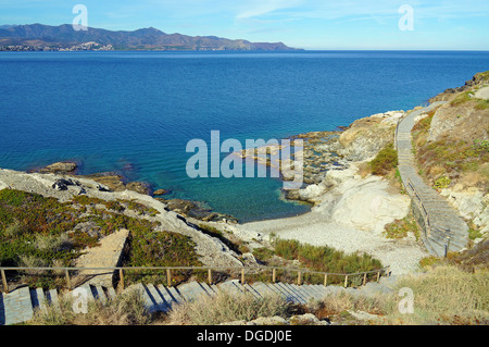 Treppe zum ruhigen Mittelmeer Cove, Puerto De La Selva, Costa Brava, Katalonien, Spanien Stockfoto