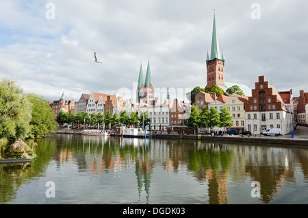 Skyline von der mittelalterlichen Stadt Lübeck im Norden Deutschlands Stockfoto