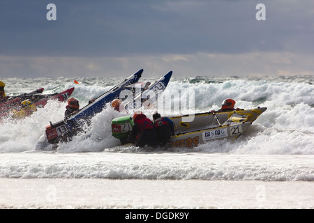 Thundercats in der Brandung bereit für den Start der Weltmeisterschaft im Watergate Bay, Cornwall (2013). Stockfoto