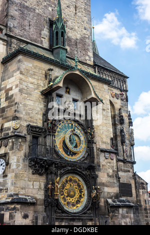 Die historische astronomische Uhr, ein Symbol für Zeit und Kultur in Prag Stockfoto