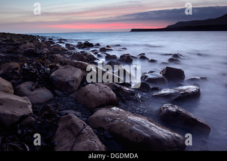 Der letzte Schimmer des Lichtes über die Kimmeridge Bay, Dorset Stockfoto