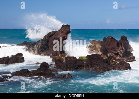 Hohen plätschernden Wellen am Hookipa in Maui, Hawaii. Stockfoto