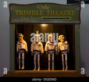 Tanzen Sie Automaten, Musée Mécanique ein Museum des 20. Jahrhunderts Penny Arcade-Spiele, San Francisco bestehend. Stockfoto