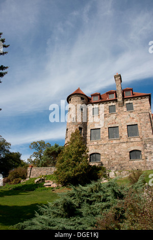 New York, St. Lawrence Seaway, Thousand Islands. Sänger-Burg auf dunkel Island. Stockfoto