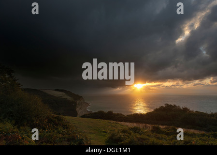 Stürmischer Himmel über Hastings Country Park. East Sussex. England Stockfoto