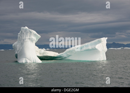 Grönland, Nuussuaq Halbinsel, Qaasuitsup Gemeinde, Disko-Bucht in der Nähe von Saqqaq (alias Sarqaq oder Solsiden). Eisberge in der Disko-Bucht. Stockfoto