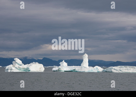 Grönland, Nuussuaq Halbinsel, Qaasuitsup Gemeinde, Disko-Bucht in der Nähe von Saqqaq (alias Sarqaq oder Solsiden). Eisberge in der Disko-Bucht. Stockfoto