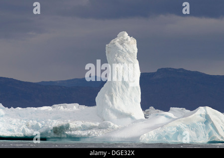 Grönland, Nuussuaq Halbinsel, Qaasuitsup Gemeinde, Disko-Bucht in der Nähe von Saqqaq (alias Sarqaq oder Solsiden). Eisberge in der Disko-Bucht. Stockfoto