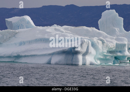 Grönland, Nuussuaq Halbinsel, Qaasuitsup Gemeinde, Disko-Bucht in der Nähe von Saqqaq (alias Sarqaq oder Solsiden). Eisberge in der Disko-Bucht. Stockfoto
