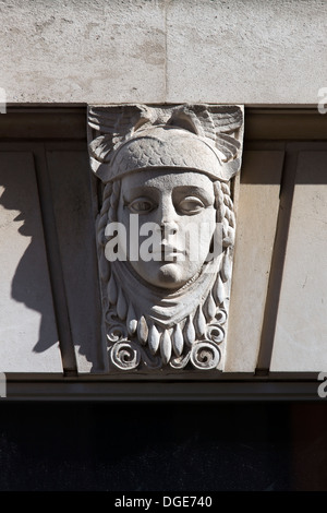 Schnitzereien an der Fassade des Dorset House eine 30er Jahre Bürogebäude, Stamford Street, London, England, UK. Stockfoto