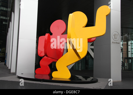 Zwei tanzende Figuren von Keith Haring in New York Stockfoto