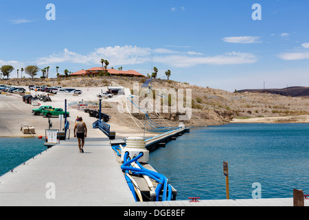 Callville Bay Resort &amp; Marina, mit Blick auf Restaurant auf dem Hügel, die einst am Ufer, Lake Mead, Nevada, USA Stockfoto