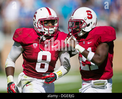 Palo Alto, CA. 19. Oktober 2013. Stanford Cardinal Sicherheit Jordan Richards (8) feiert eine Interception während der NCAA Football-Spiel zwischen der Stanford Cardinal und die UCLA Bruins im Stanford Stadium in Palo Alto, CA. Stanford besiegt UCLA 24-10. Damon Tarver/Cal Sport Media/Alamy Live-Nachrichten Stockfoto