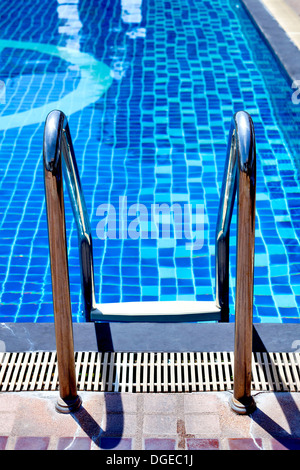 Pool mit Treppe Stockfoto