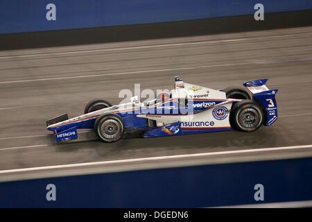 Fontana, Kalifornien, USA. 19. Oktober 2013. IndyCar, Runde 19, Auto Club California Speedway, MAVTV 500, Fontana, CA, USA, 17.-19. Oktober 2013, HELIO CASTRONEVES Team Penske © Ron Bijlsma/ZUMAPRESS.com/Alamy Live-Nachrichten Stockfoto