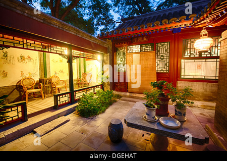 Traditionellen Innenhof im alten Hutongs von Peking. Die Hutongs bieten einen Eindruck vom Leben in Beijing schon vor Jahrhunderten. Stockfoto