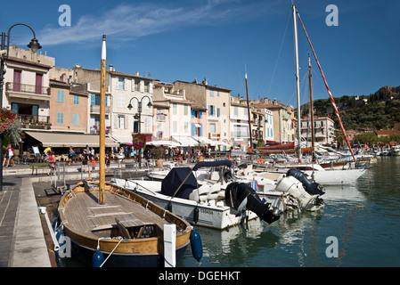 Segelboote im Hafen von Cassis, Bouches-du-Rhône, Frankreich Stockfoto