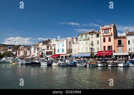 Segelboote im Hafen von Cassis, Bouches-du-Rhône, Frankreich Stockfoto